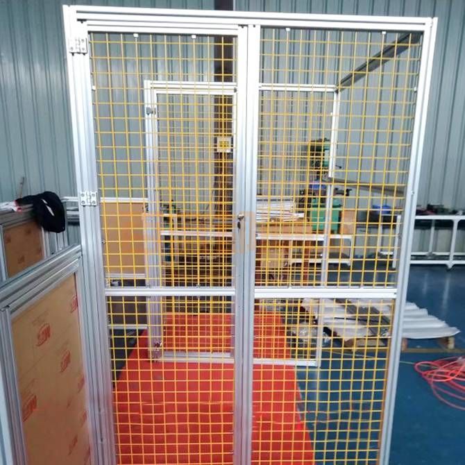 采用鋁材定制的設(shè)備防護罩有哪些優(yōu)勢?