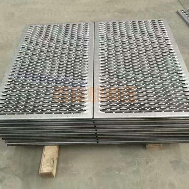 為什么需要對(duì)防護(hù)沖孔網(wǎng)進(jìn)行噴塑處理?