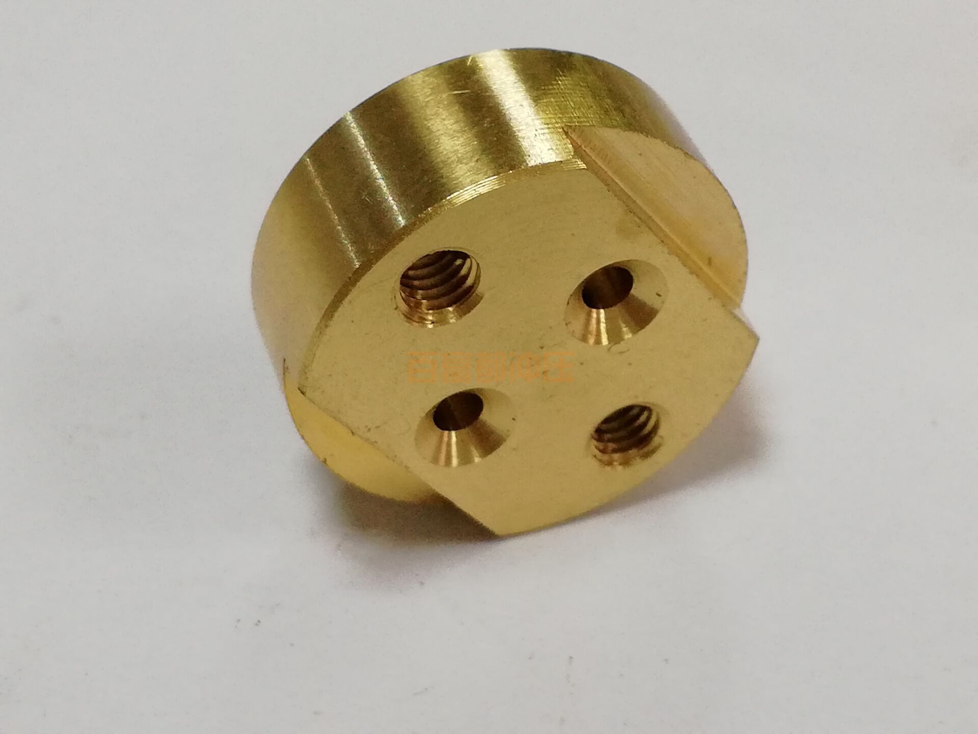 精密五金零件機(jī)加工中廠(chǎng)家應(yīng)該注意到的問(wèn)題有哪些?